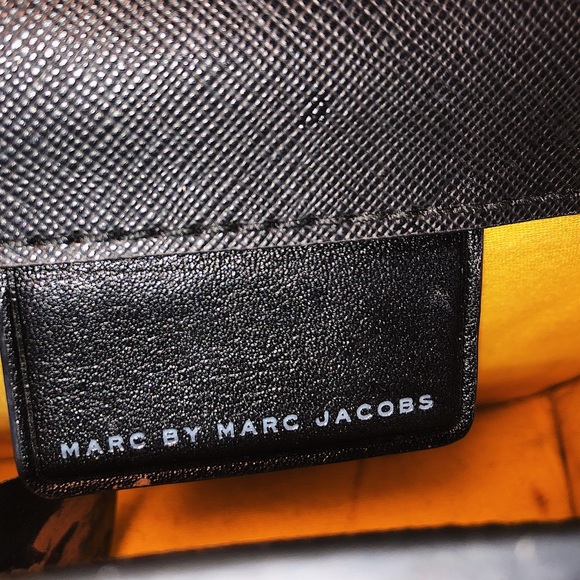 Marc Jacobs cross body “work” purse - Picture 3 of 3